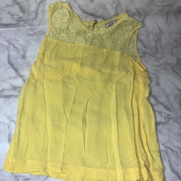 Chloe K Shirt - Picture 3 of 3